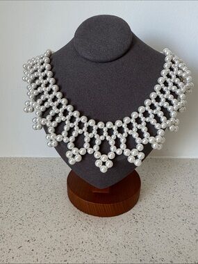 Vintage faux pearl bib collar necklace